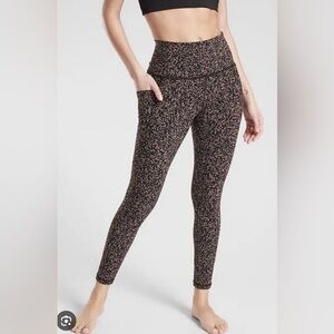 Athleta Leggings Size L Black and Brown Patterned Cropped